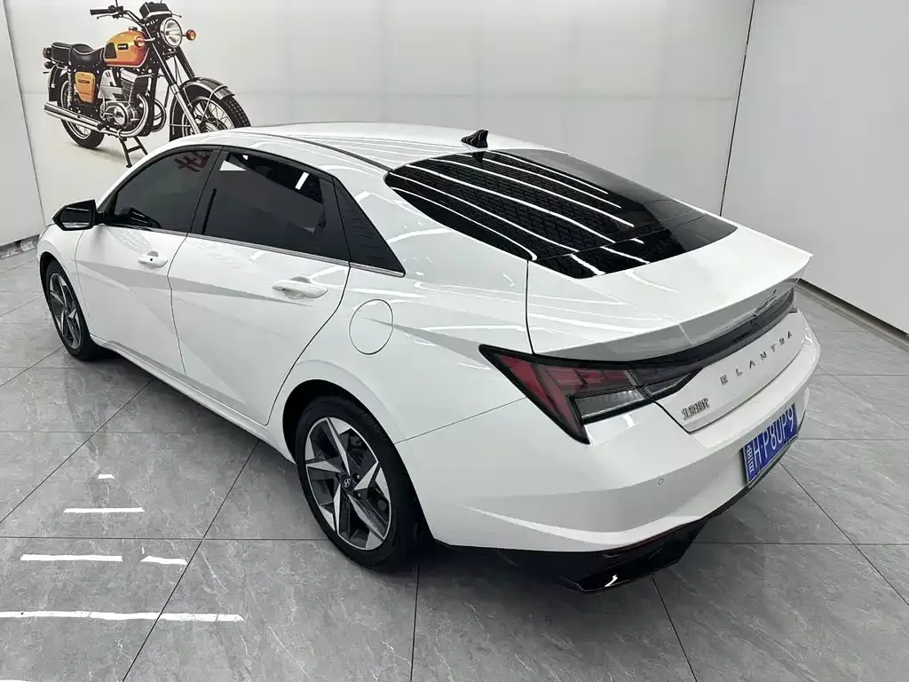 Hyundai Elantra — фото 4