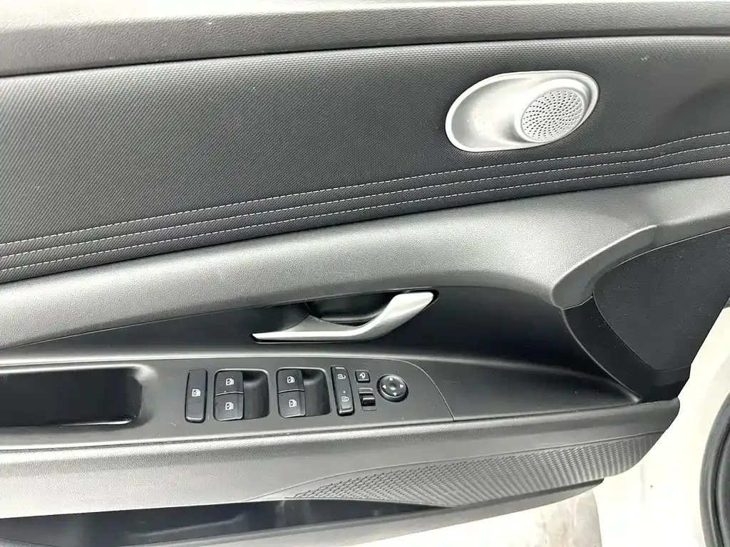 Hyundai Elantra — фото 6