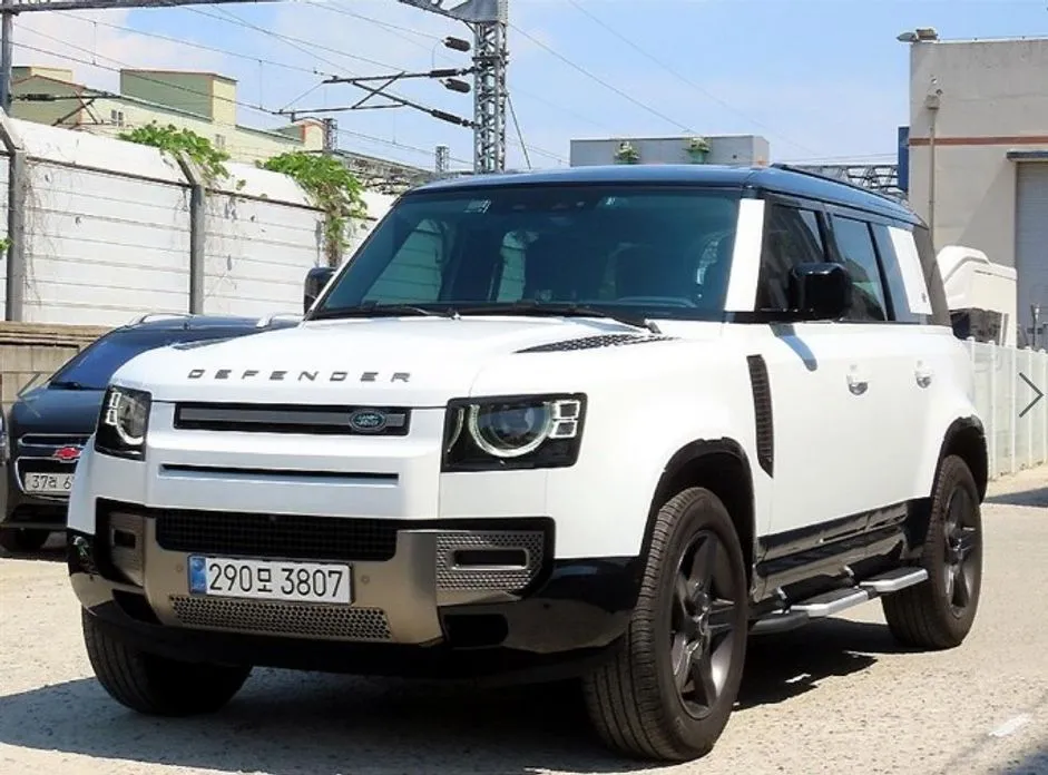Land Rover Defender — фото 1