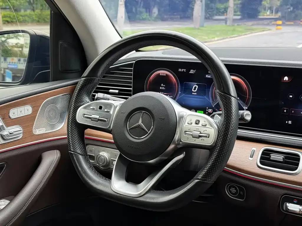 Mercedes-Benz GLS — фото 6