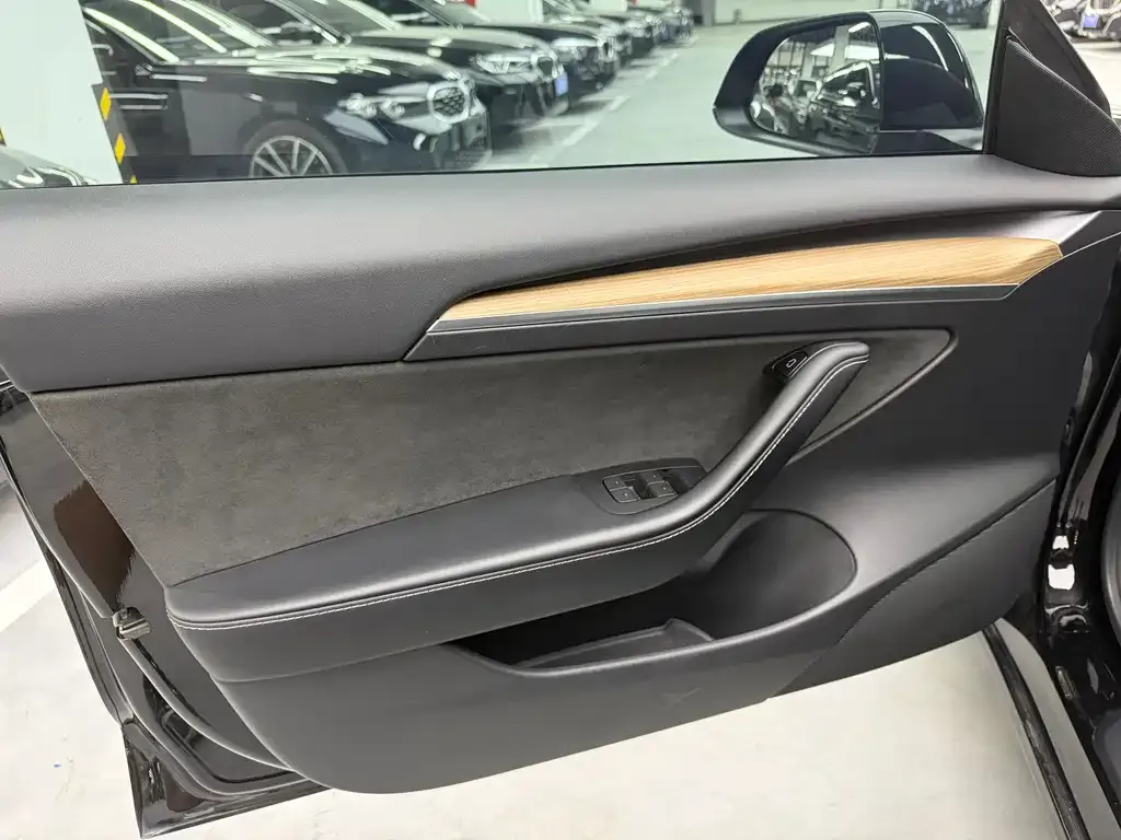 Tesla Model 3 — фото 2