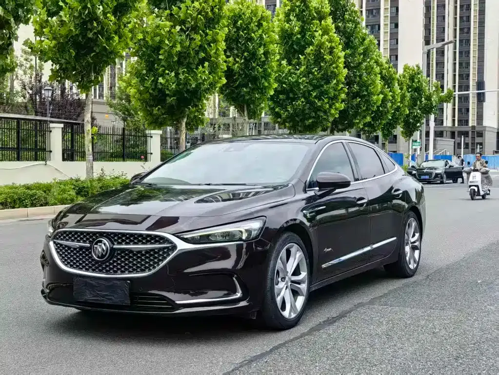 Buick LaCrosse — фото 1