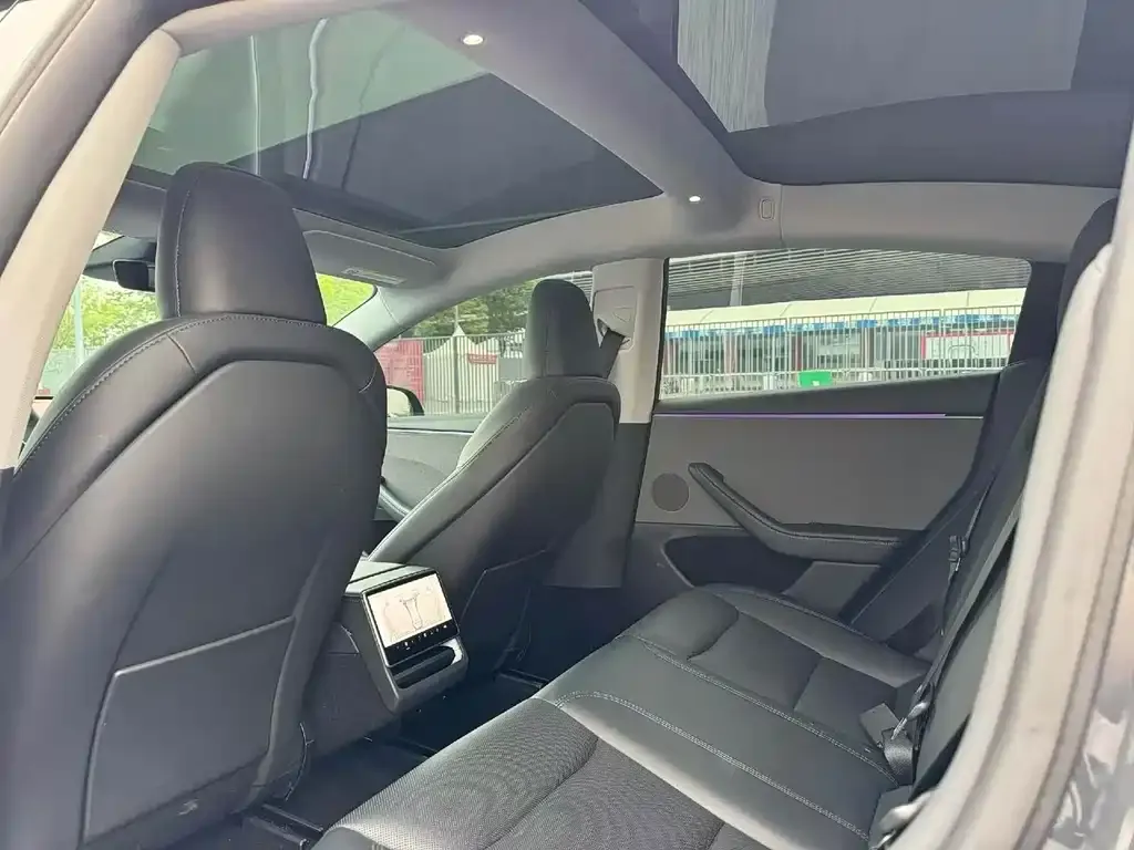 Tesla Model 3 — фото 4