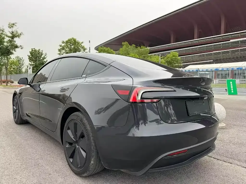 Tesla Model 3 — фото 8