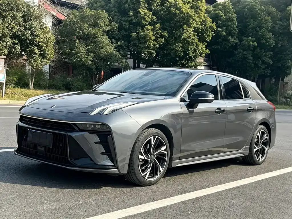 Lynk & Co 03