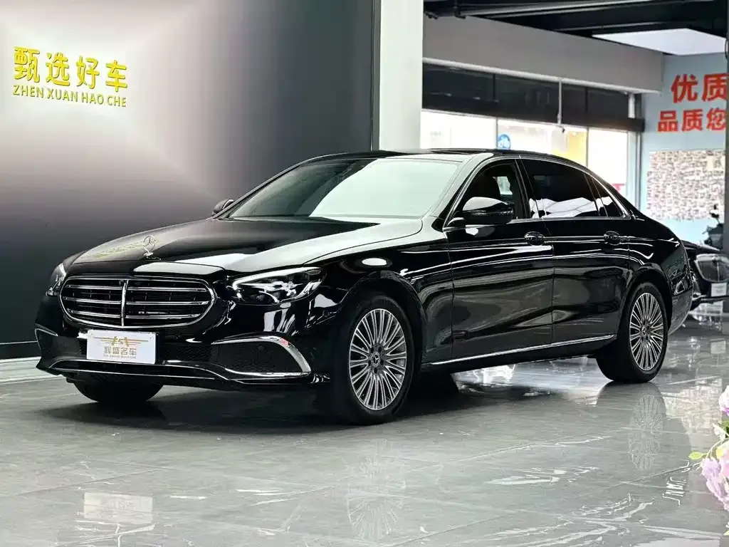 Mercedes-Benz E-Class — фото 1