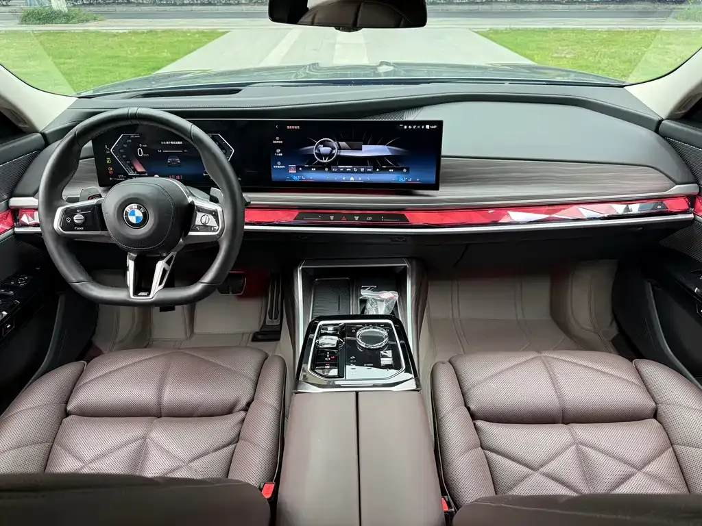 BMW 7 Series — фото 10