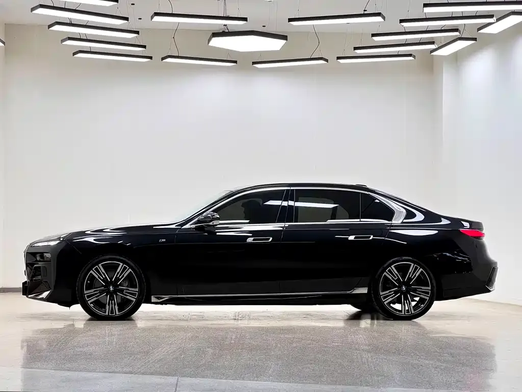 BMW 7 Series — фото 2