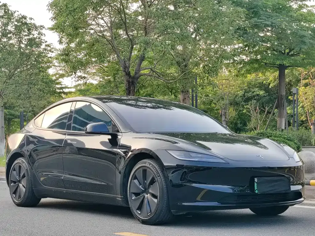 Tesla Model 3 — фото 9