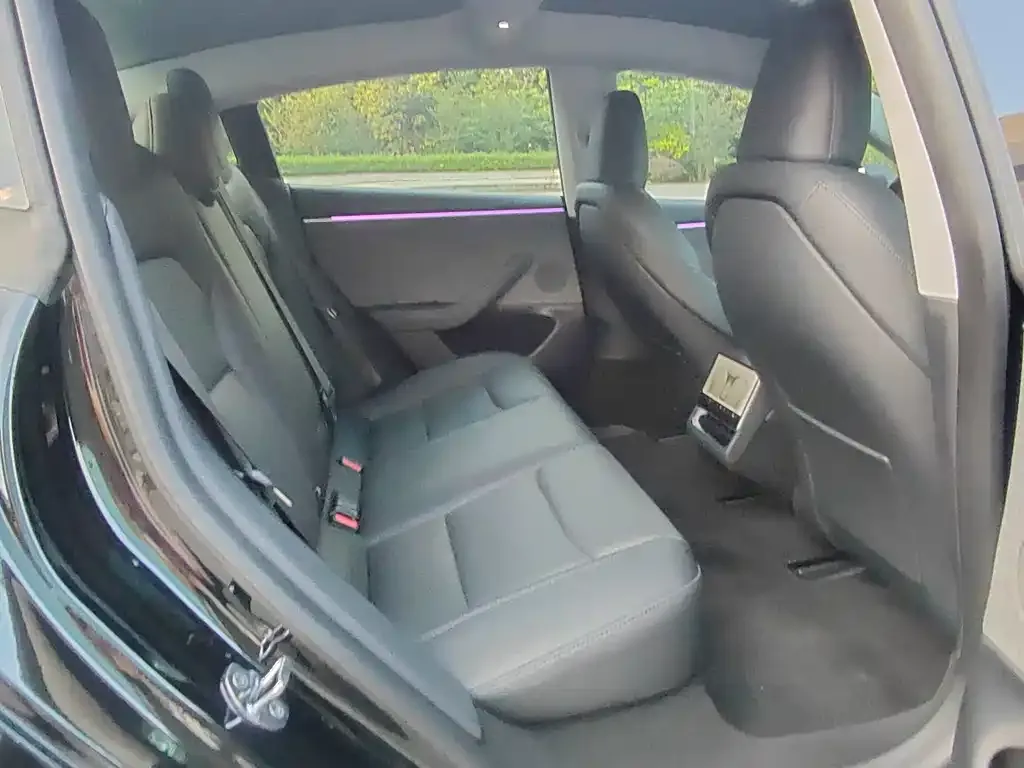 Tesla Model 3 — фото 10