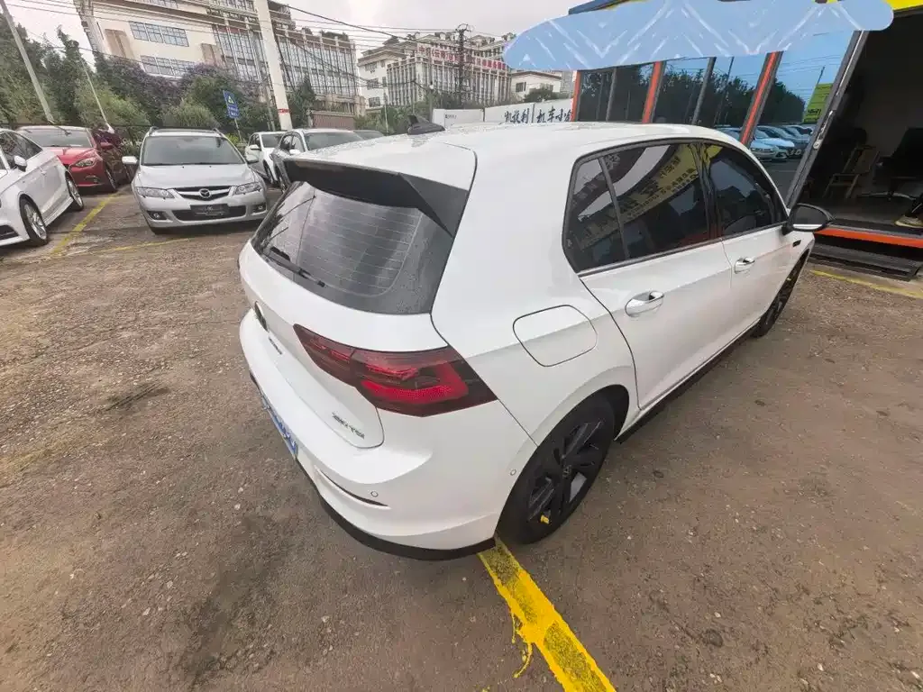 Volkswagen Golf 2023 из CN, фото 2