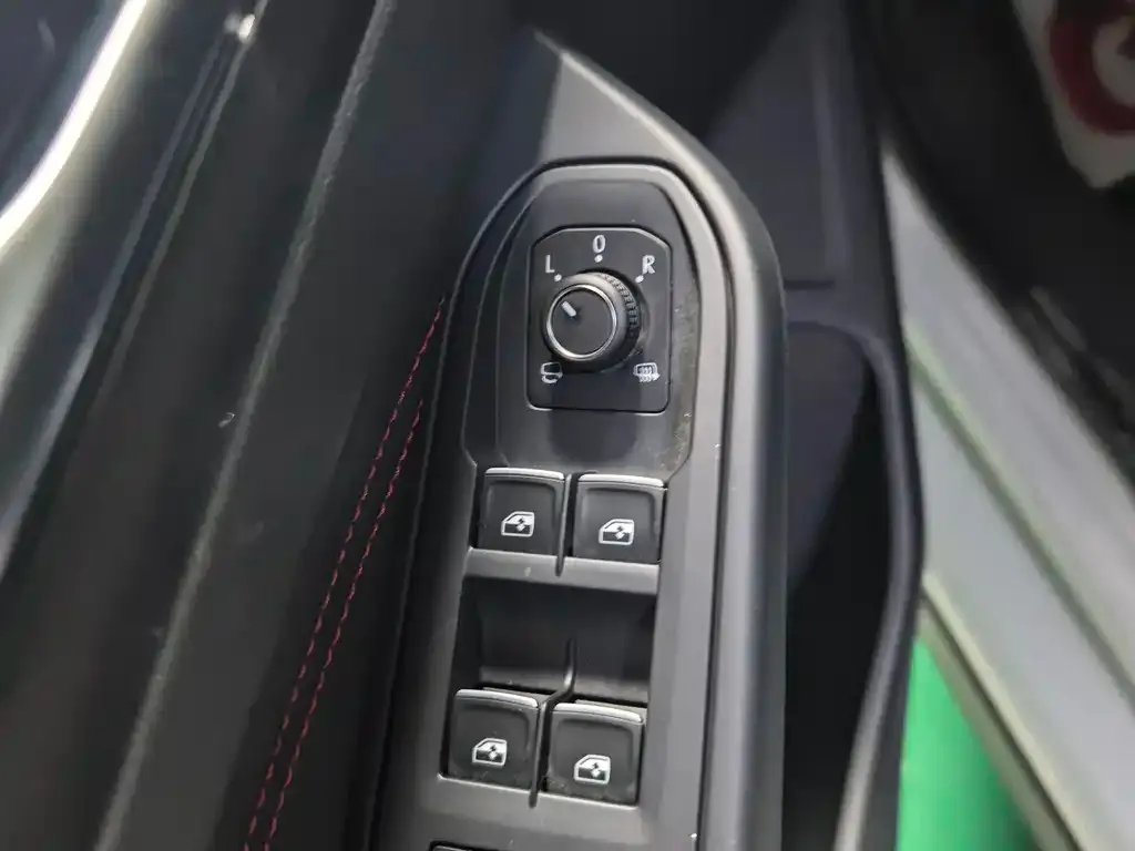 Volkswagen Golf GTI 2023 из CN, фото 2