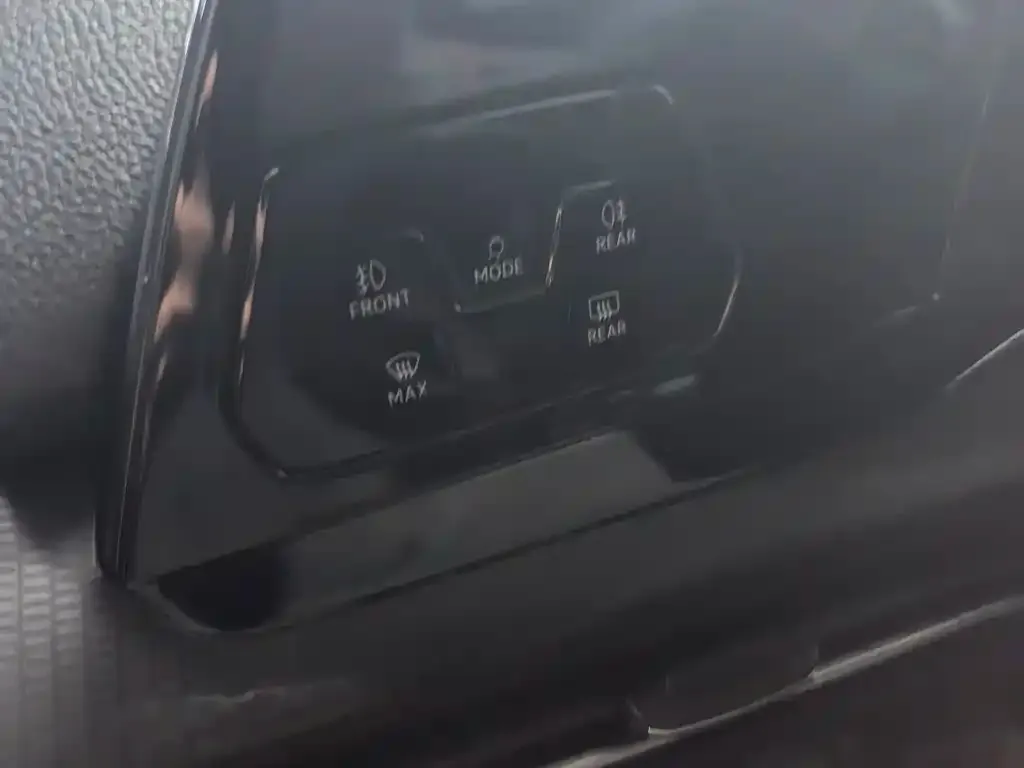 Volkswagen Golf GTI 2023 из CN, фото 10