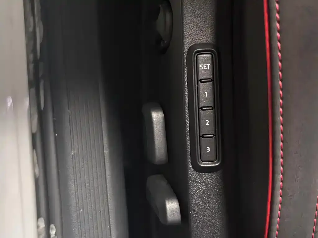 Volkswagen Golf GTI 2023 из CN, фото 3