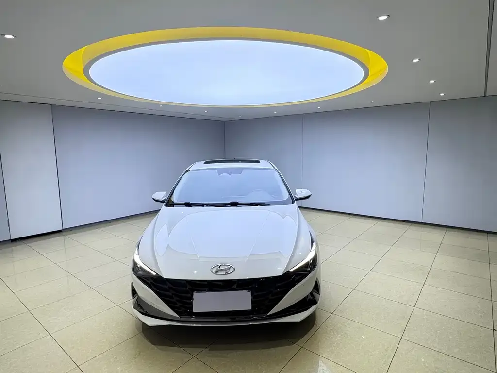 Hyundai Elantra — фото 2