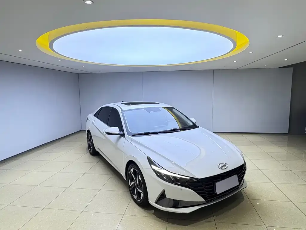 Hyundai Elantra — фото 5