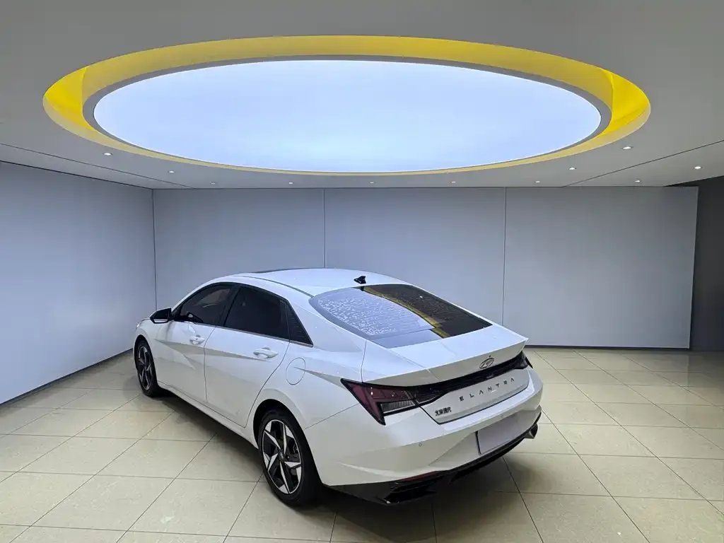 Hyundai Elantra — фото 3