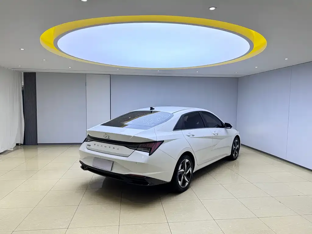 Hyundai Elantra — фото 4