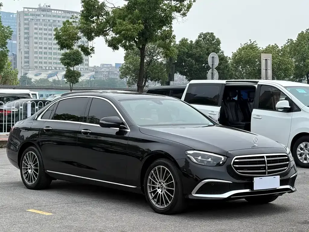 Mercedes-Benz E-Class — фото 10