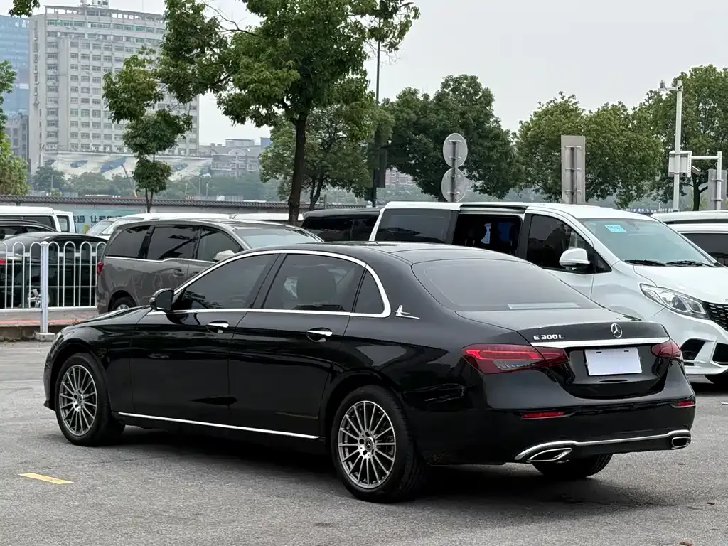 Mercedes-Benz E-Class — фото 5