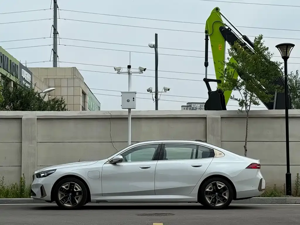 BMW i5 2024 из CN, фото 3