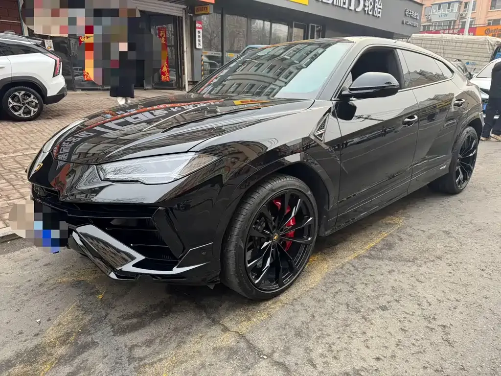 Lamborghini Urus — фото 1