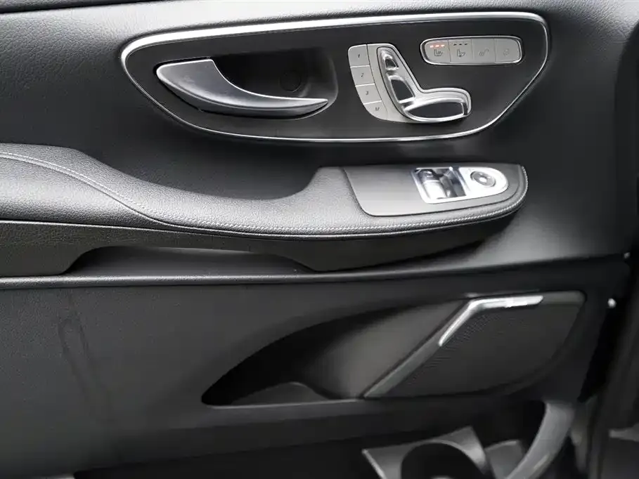 Mercedes-Benz V-Class 2023 из CN, фото 8