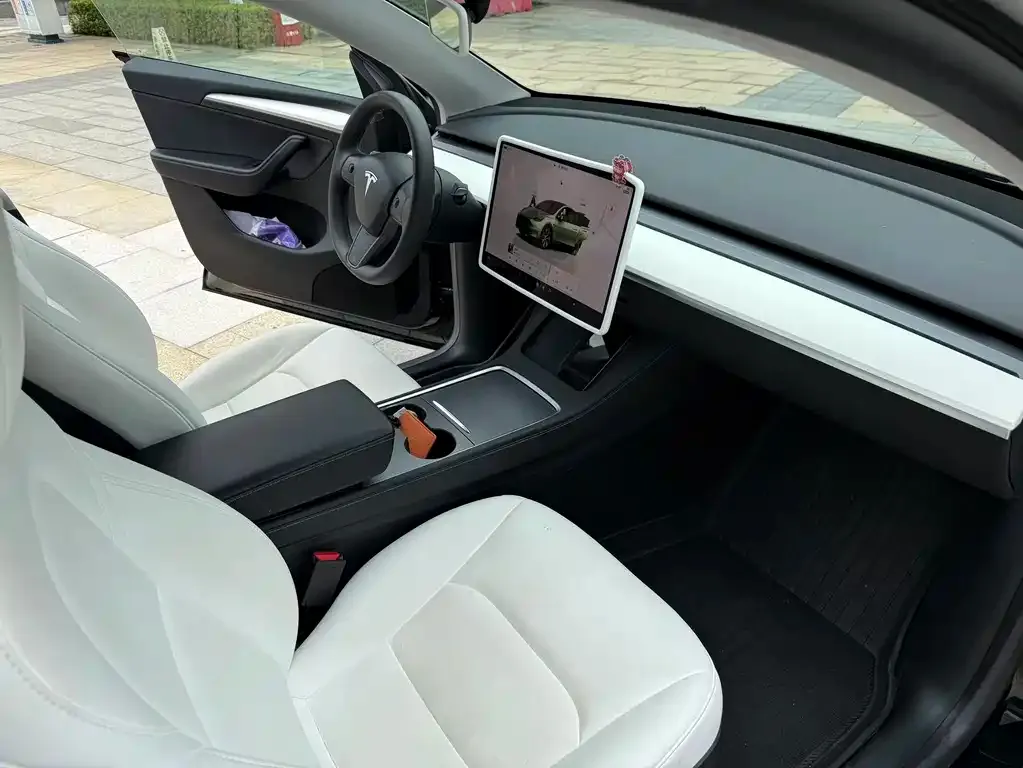 Tesla Model Y — фото 7