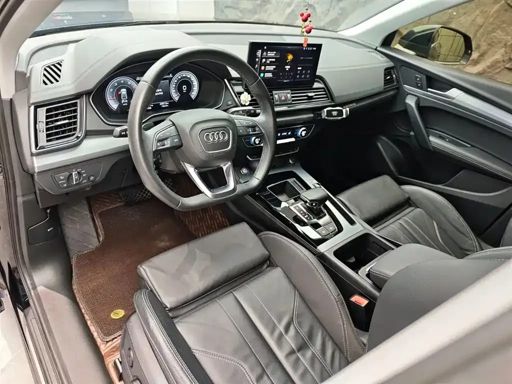 Audi Q5L — фото 10