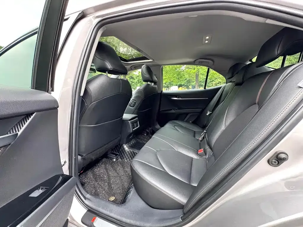 Toyota Camry 2023 из CN, фото 2