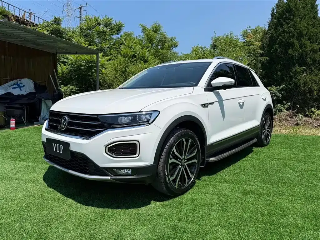 Volkswagen T-Roc — фото 1