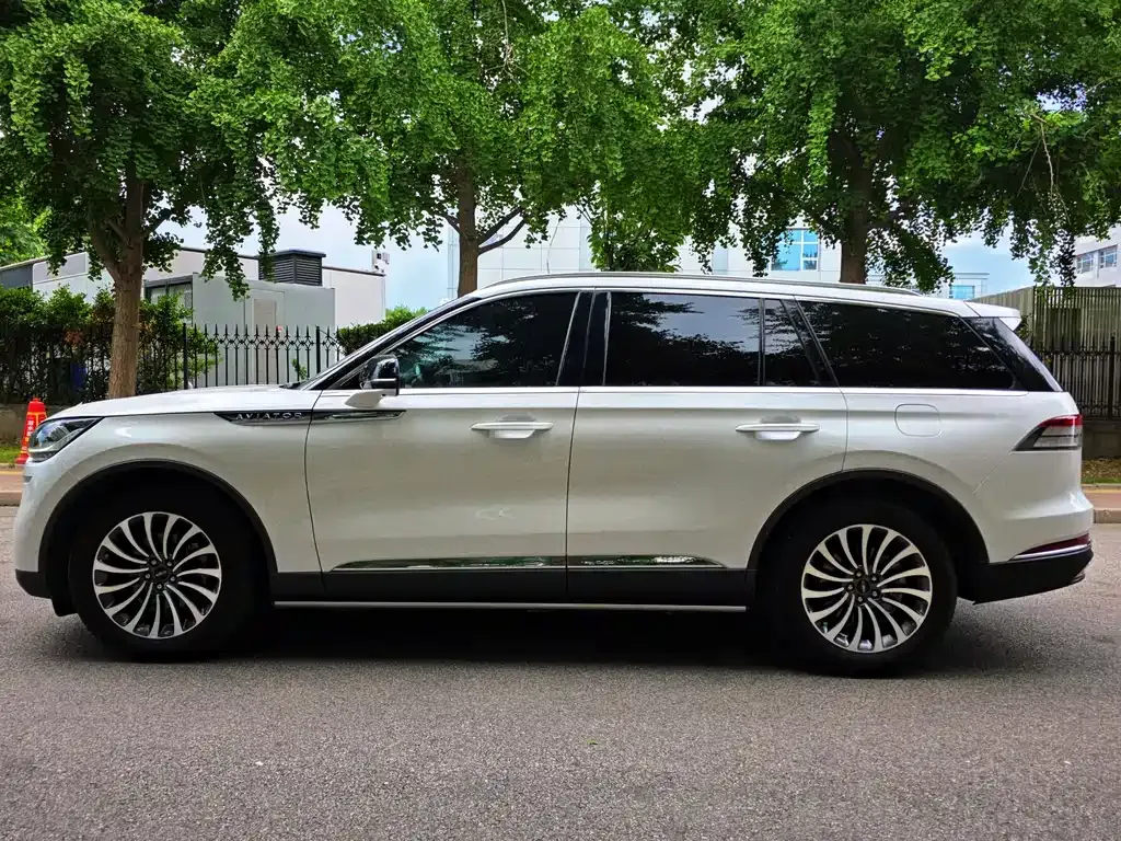 Lincoln Aviator 2023 из CN, фото 6