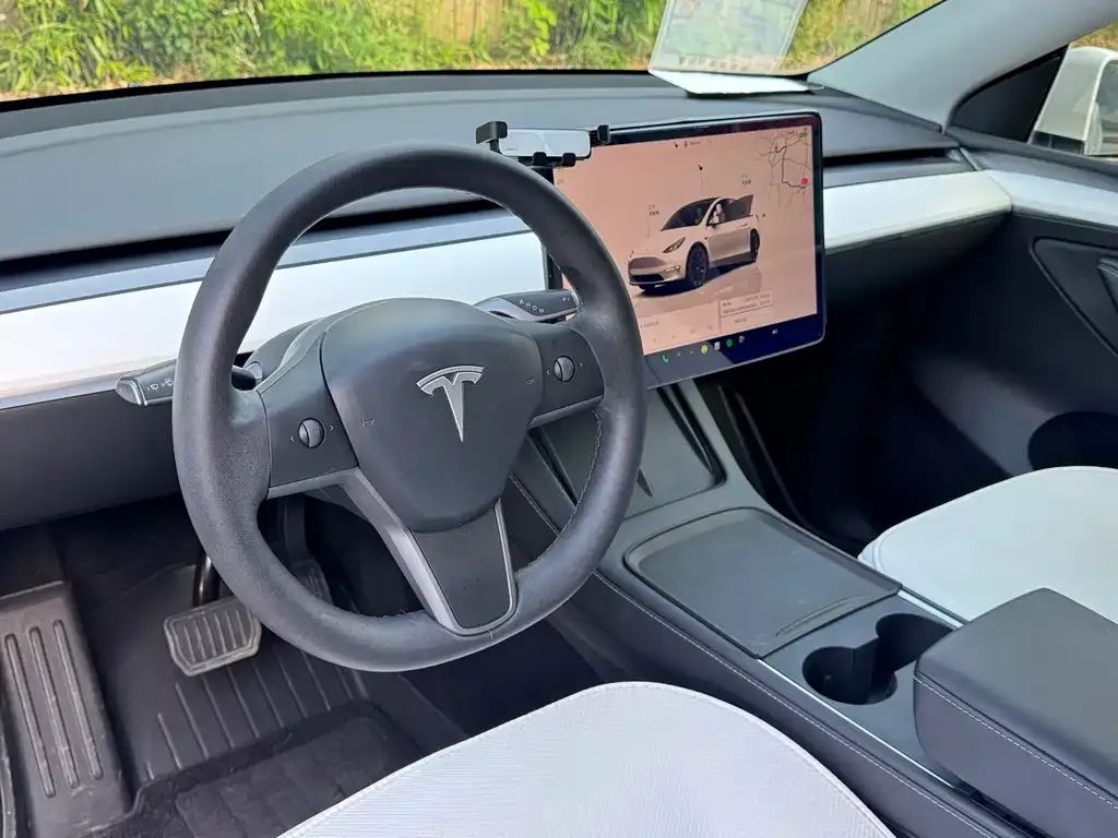 Tesla Model Y — фото 3