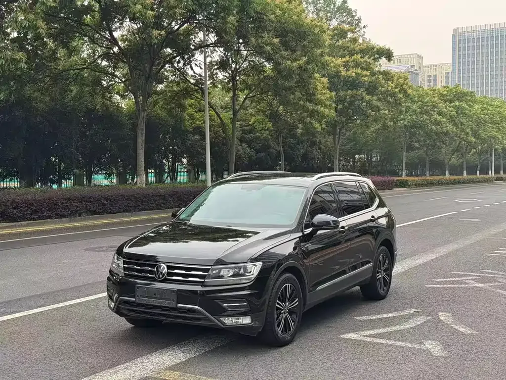 Volkswagen Tiguan L — фото 1