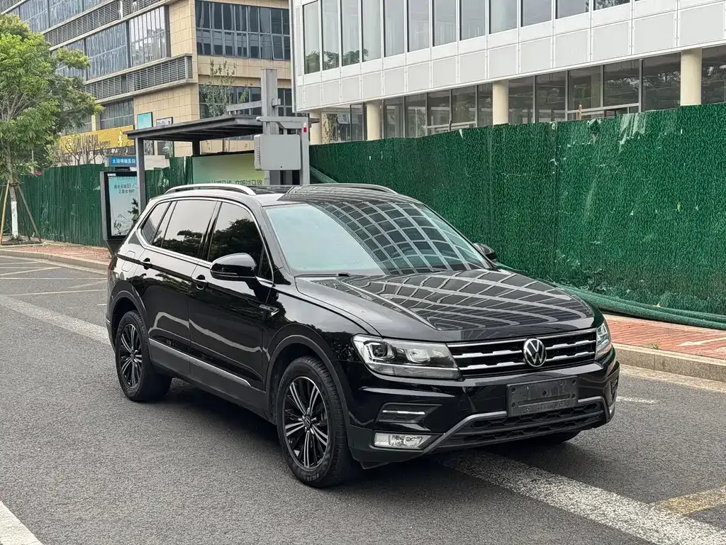 Volkswagen Tiguan L — фото 3