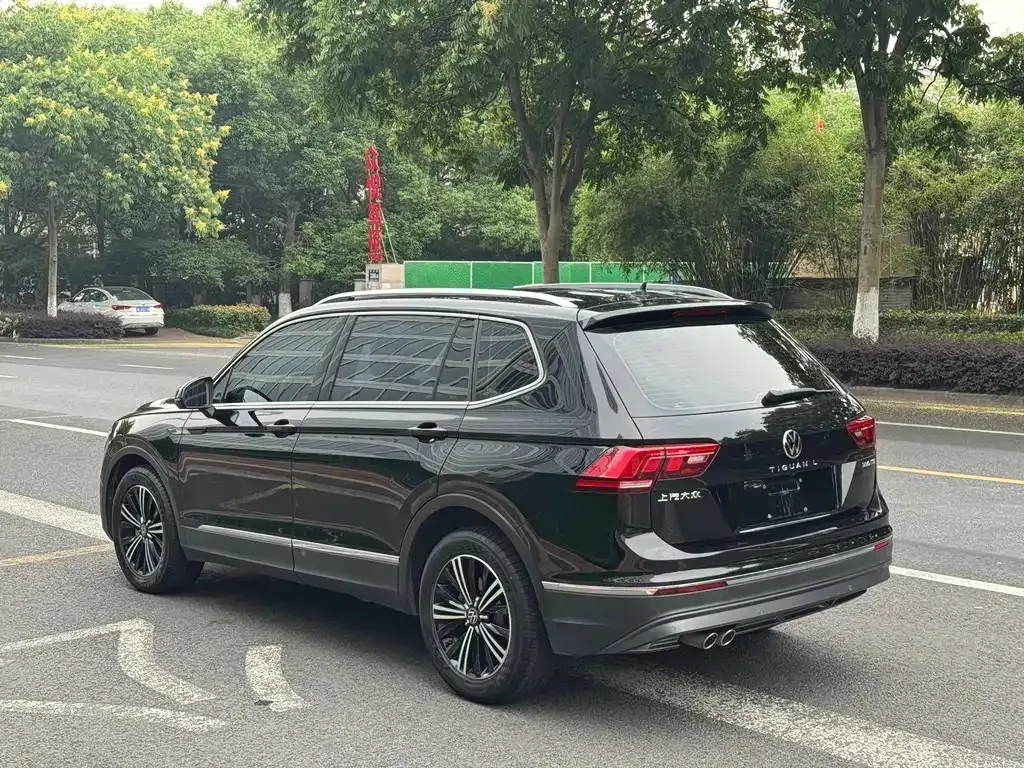 Volkswagen Tiguan L — фото 2