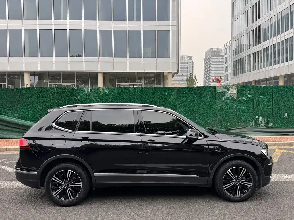 Volkswagen Tiguan L — фото 5
