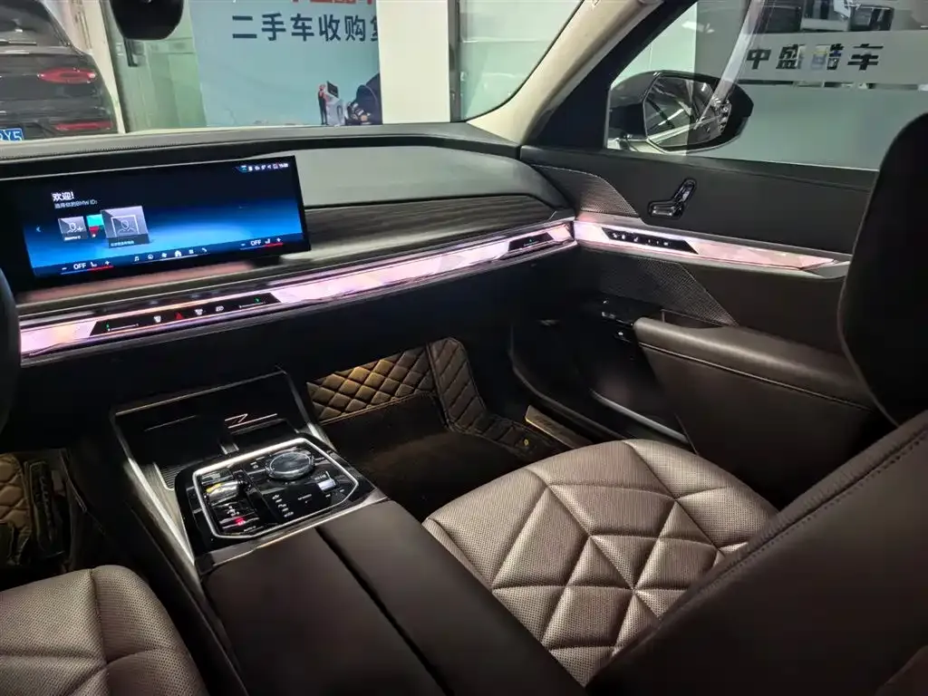 BMW 7 Series 2024 из CN, фото 7
