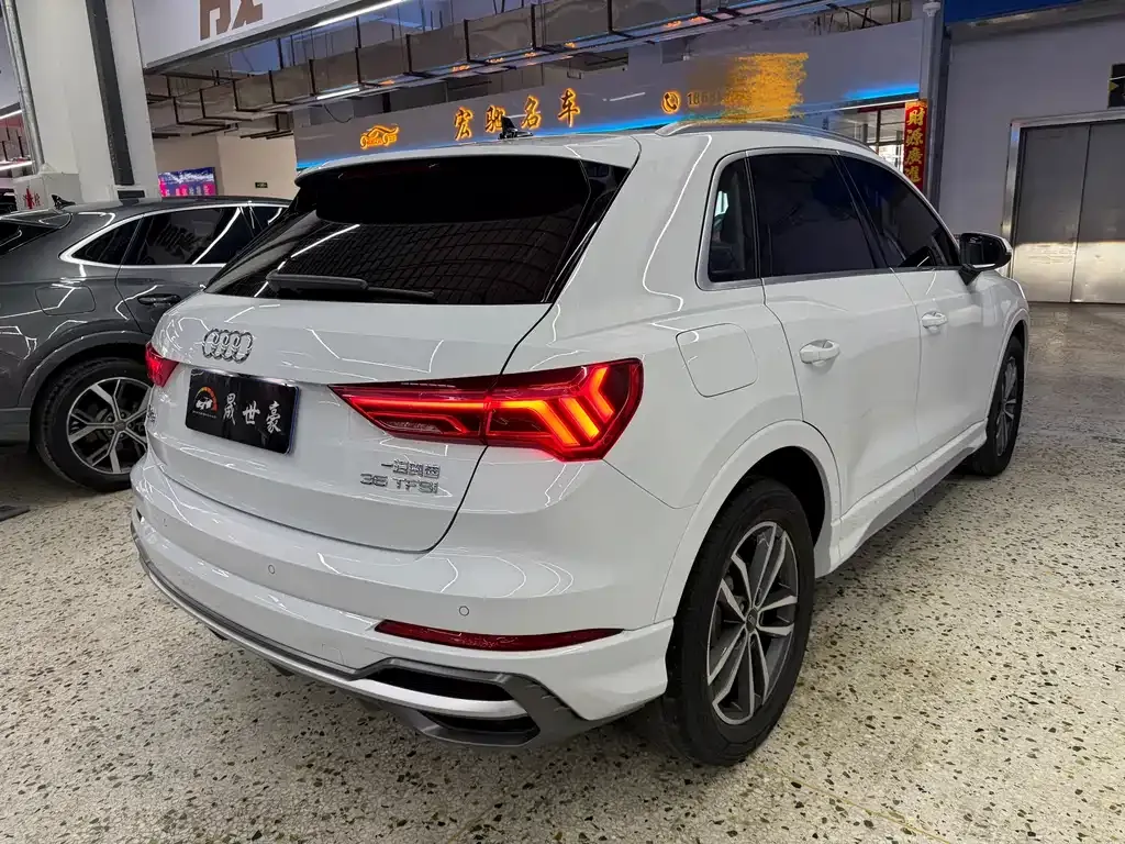 Audi Q3 — фото 10