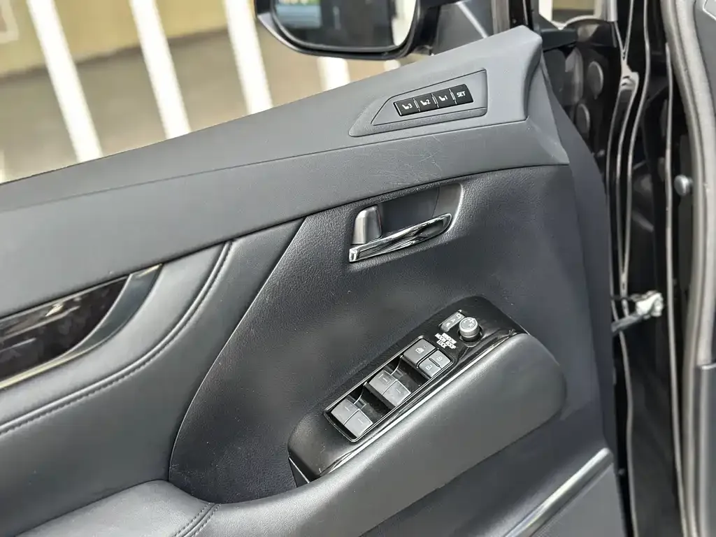 Toyota Vellfire 2022 из CN, фото 6