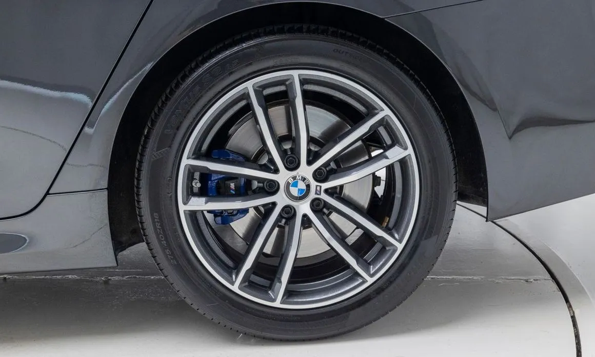BMW 5-Series — фото 10