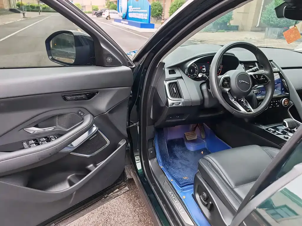 Jaguar E-PACE 2025 из CN, фото 8