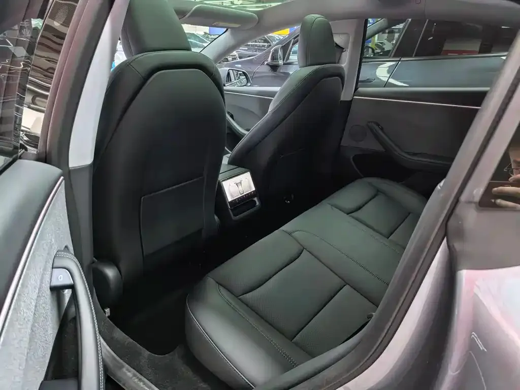 Tesla Model 3 — фото 4
