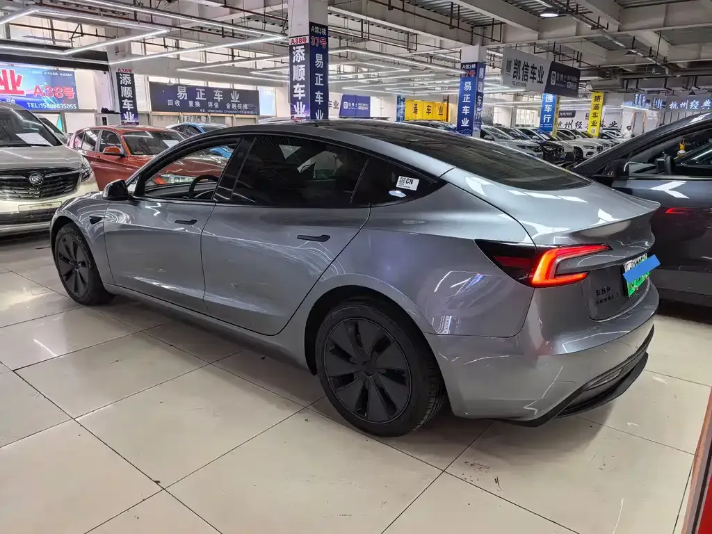 Tesla Model 3 — фото 9