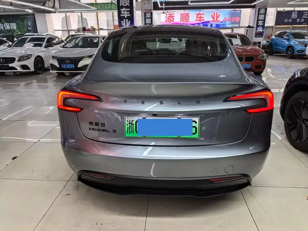 Tesla Model 3 — фото 7
