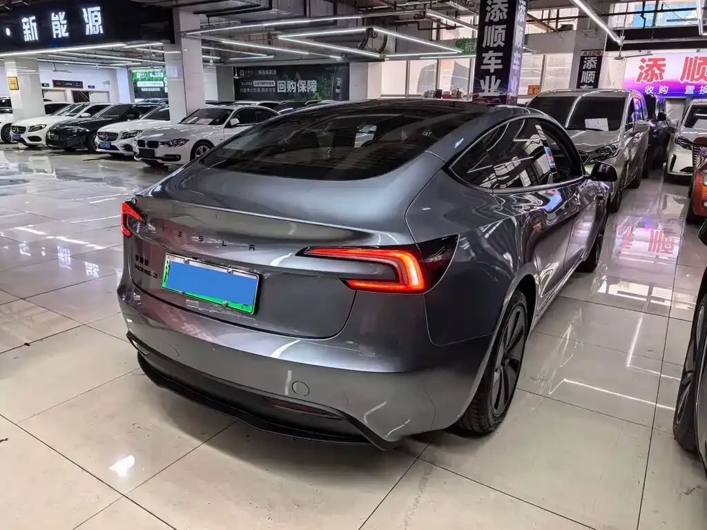 Tesla Model 3 — фото 5