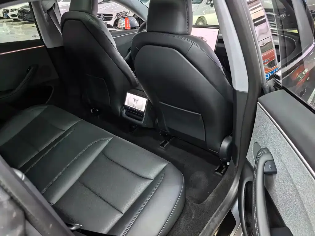 Tesla Model 3 — фото 10