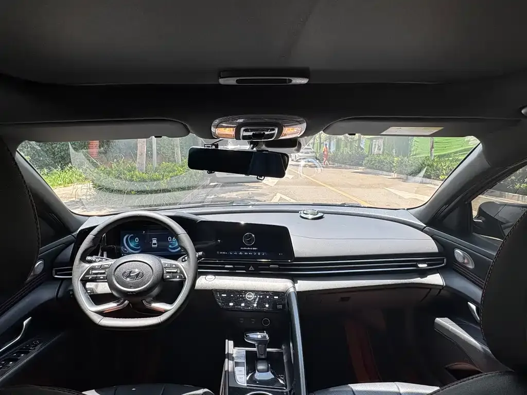 Hyundai Elantra 2022 из CN, фото 2