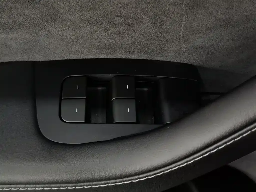 Tesla Model 3 — фото 10