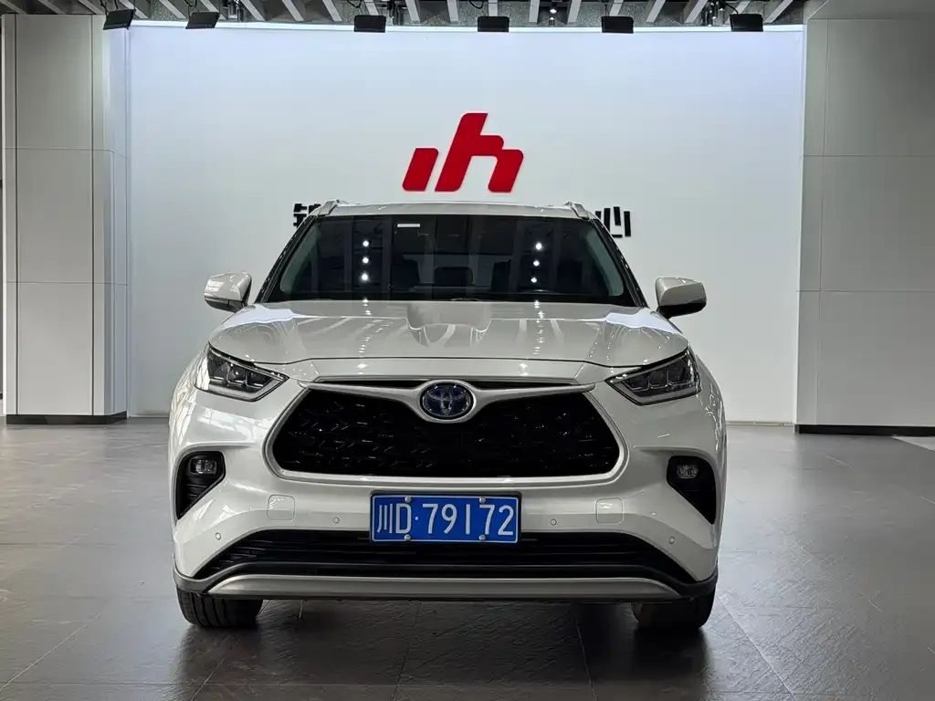 Toyota Highlander — фото 10